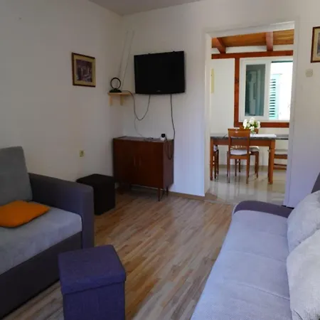 Holiday home Labinezza